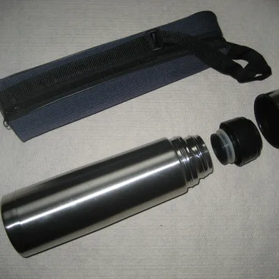 Bouteille isotherme  inox 0,9L , neuve